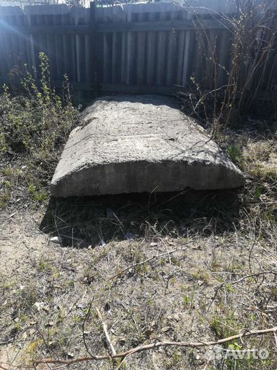Блок бетонный отдам