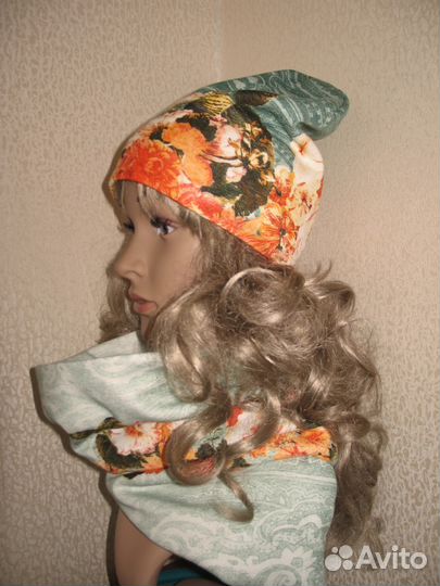 Продаю новый комплект шапка + снуд