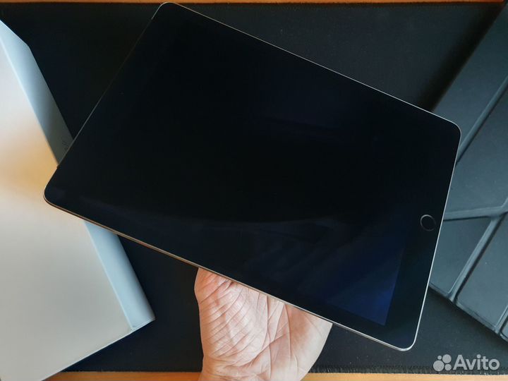 iPad Air 2 Wi-Fi + Cellular (iOS 12)