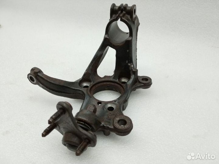 Кулак поворотный передний левый Skoda Octavia A7