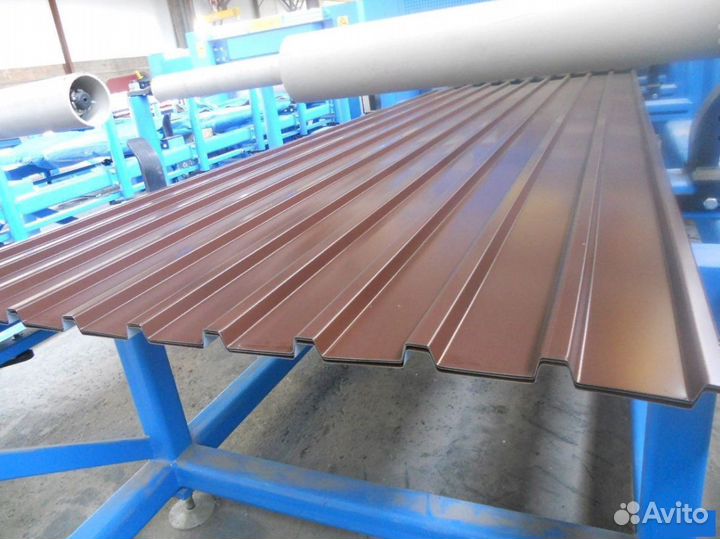 Профнастил используют для кровли и забора