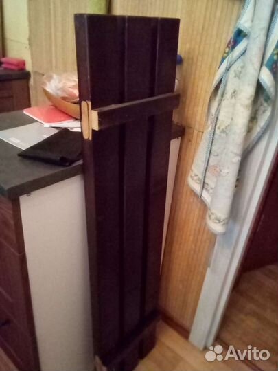 Декоративная перегородка из красного дерева