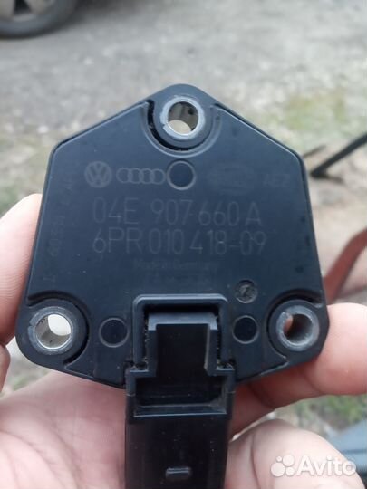 Датчик уровня масла в двигателе Skoda Octavia A7