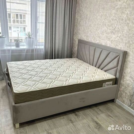 Кровать с изголовьем