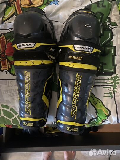 Щитки хоккейные 13