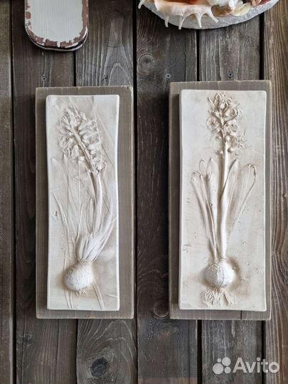 Ботанические барельефы