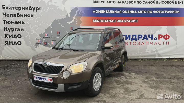 Обшивка двери передней левой Skoda Yeti (5L) 5L0867011B
