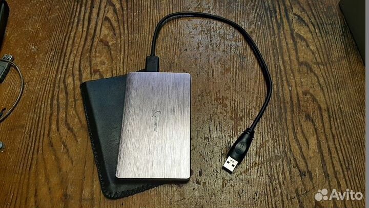 Внешний жесткий диск 1Tb для хранения данных