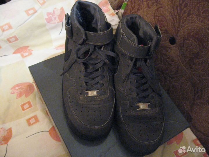 Продаю мужские зимние крассовки б/у