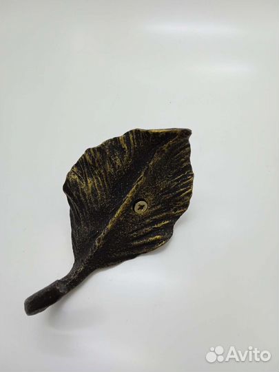 Листик вешалка кованый