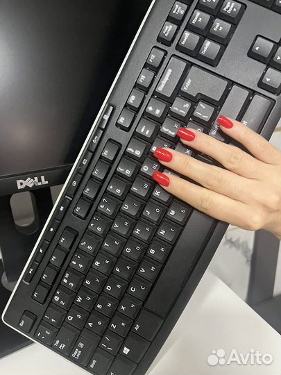 Монитор Dell 24