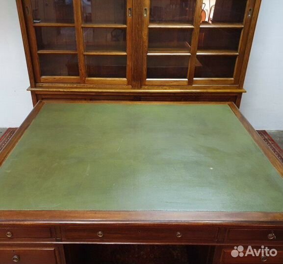 Старинный письменный стол Chesterfield