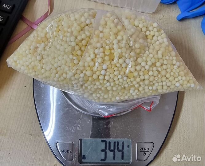 Янтарный белый шар сверленый