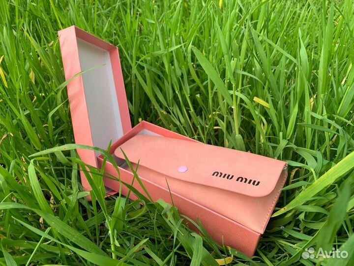 Солнцезащитные очки женские MIU MIU