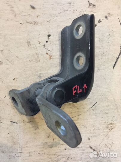 Петля двери передней левой верхняя Kia Rio 4