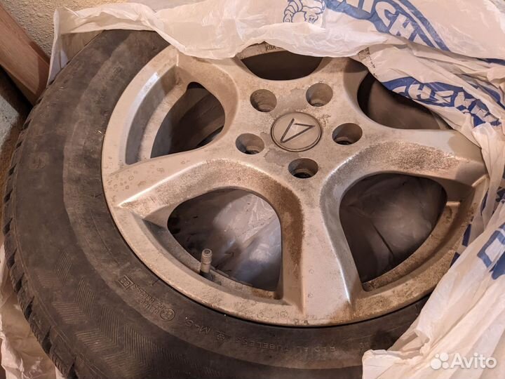 Диски (литые) + резина зимняя Renault duster