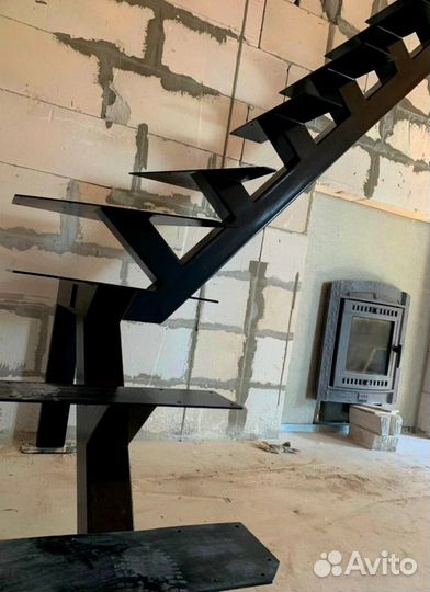 Лестница г-образная на дачу