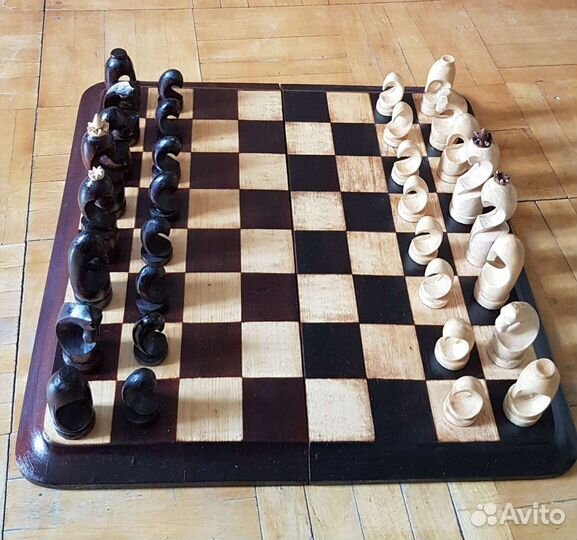 Шахматы из дерева (такого типа)