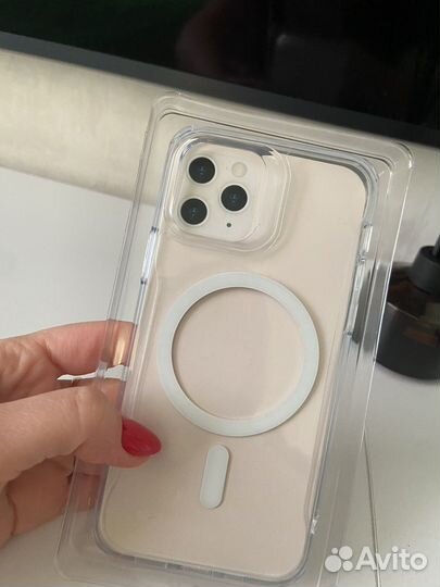 Чехол на iPhone 12