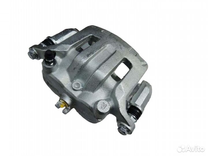 Суппорт передний правый на nissan NP300