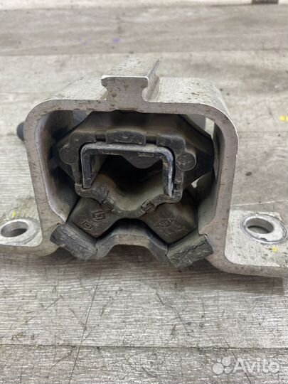 Подушка двигателя Renault Logan