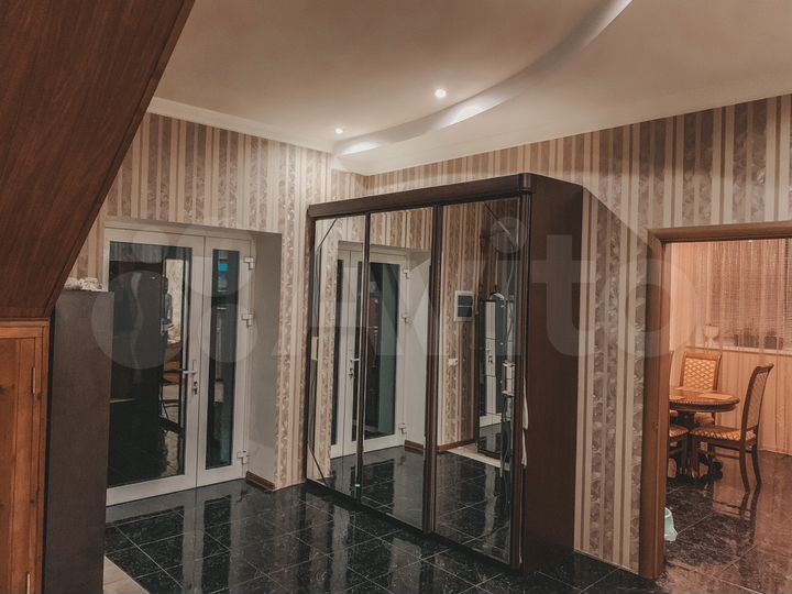 Дом 311 м² на участке 20 сот.