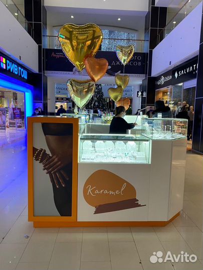 Продавец в ТЦ Алимпик островок серебра