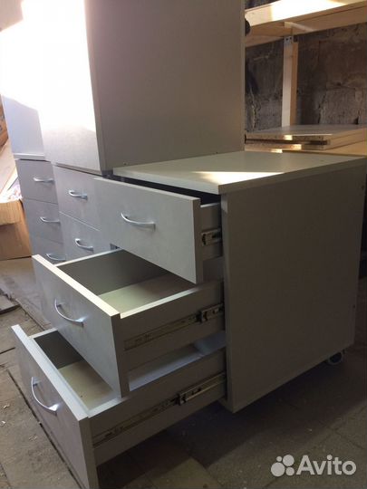 Тумба подкатная новая