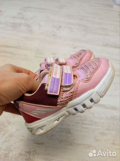 Кроссовки для девочки