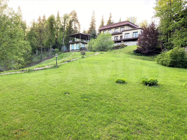 Коттедж 300 м² на участке 25 сот.