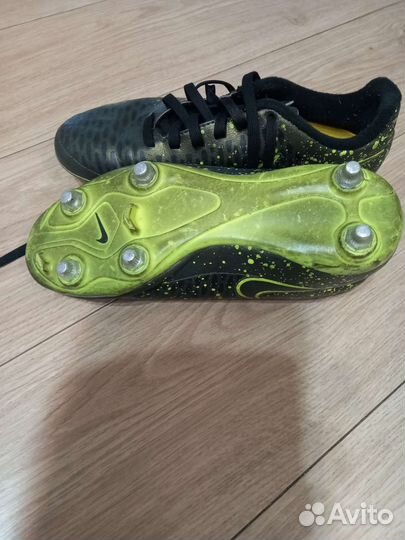 Футбольные бутсы nike
