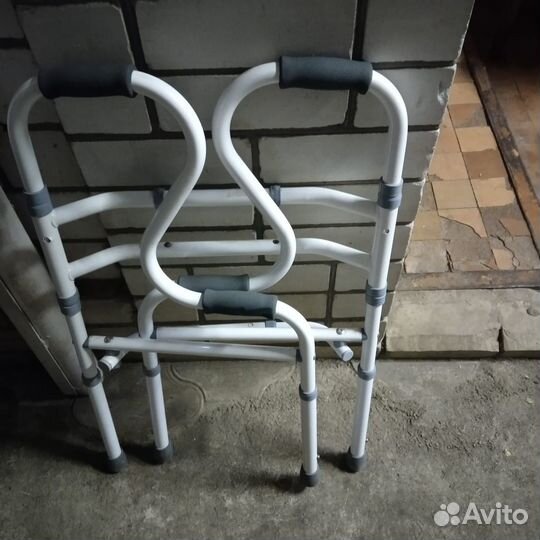 Ходунки для взрослых на колесах