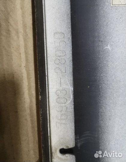 Молдинги дверей накладка toyota voxy azr60