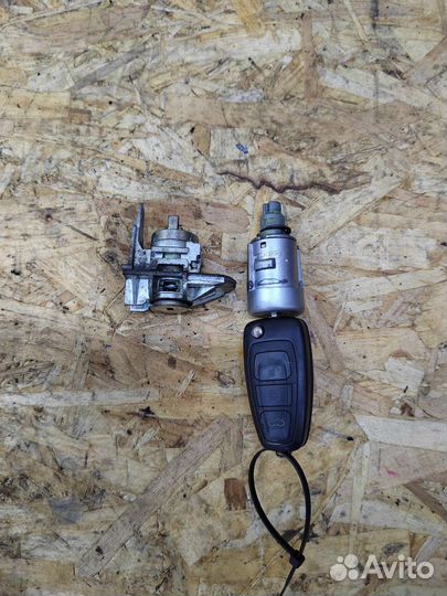 Личинки с ключом Ford focus 3