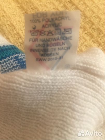 Шапочка (Германия) с синим помпоном