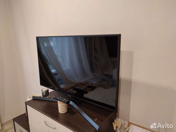 Телевизор UE43RU7200U
