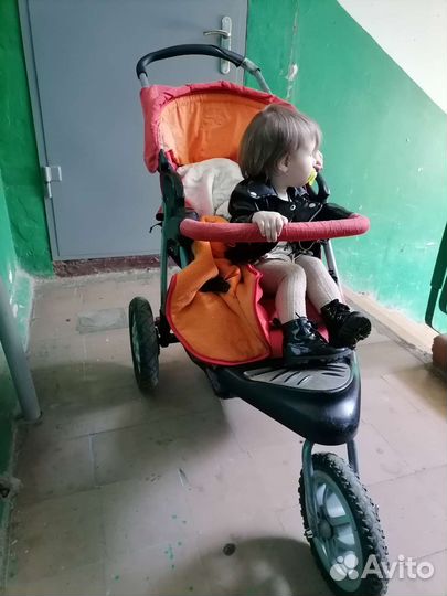 Прогулочная коляска