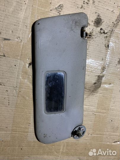 Козырёк солнцезащитный правый Daihatsu yrv