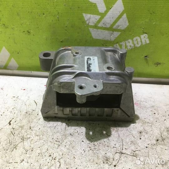 Опора двигателя правая Фольксваген Пассат Б6