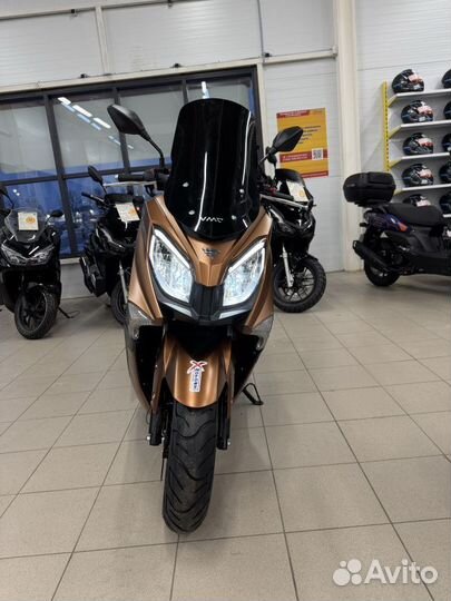 Скутер X-motors MAX - 200cc - Yamaha tmax