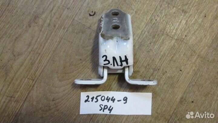 Петля двери задняя левая нижняя