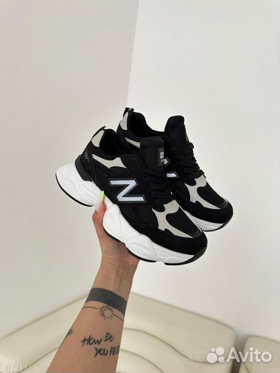 Кроссовки женские