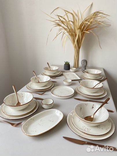 Посуда. Сервиз. Тарелки. Набор посуды
