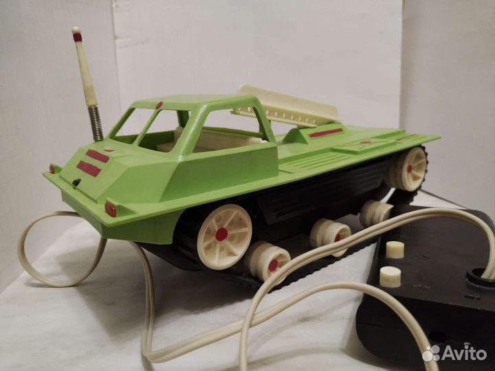 Игрушка электромеханическая - военный ракетовоз