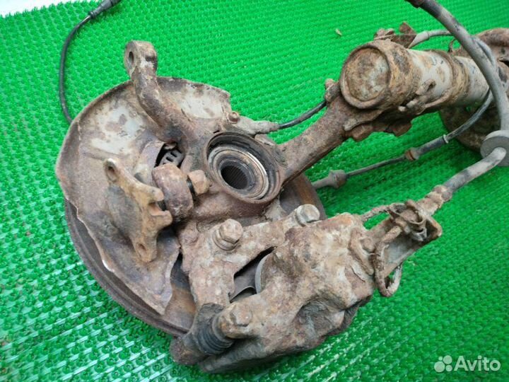 Кулак поворотный передний левый Volkswagen Passat