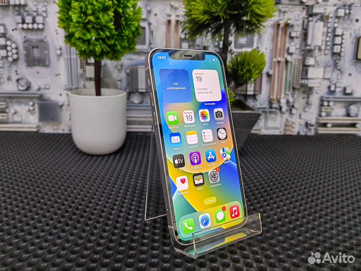 iPhone 12, 64 ГБ