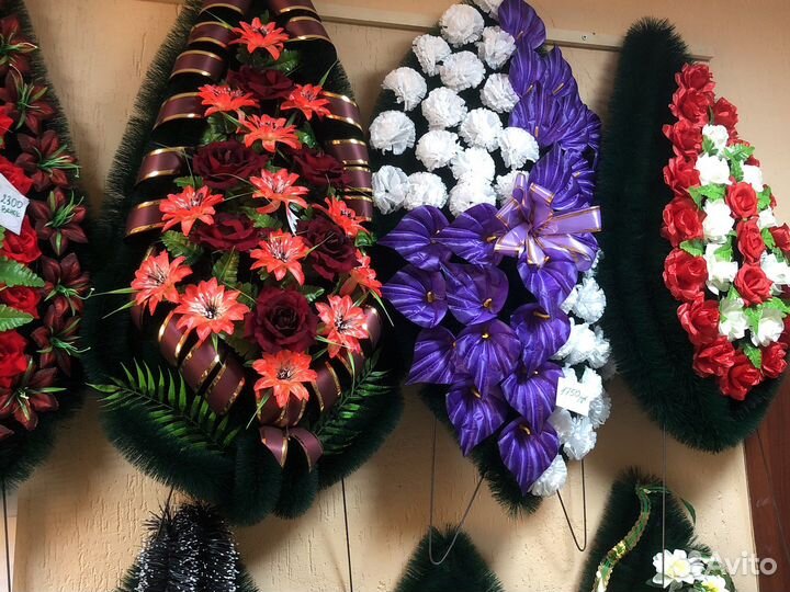 Благоустройство могил, памятники, венки