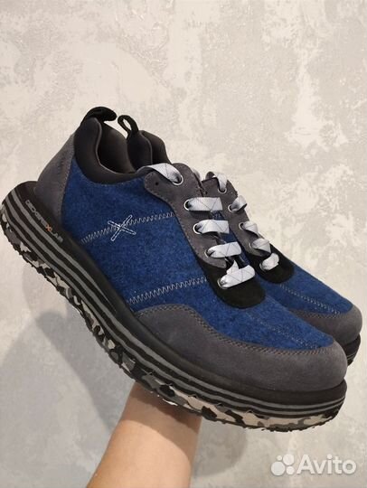 Кроссовки Deckers новые 30см