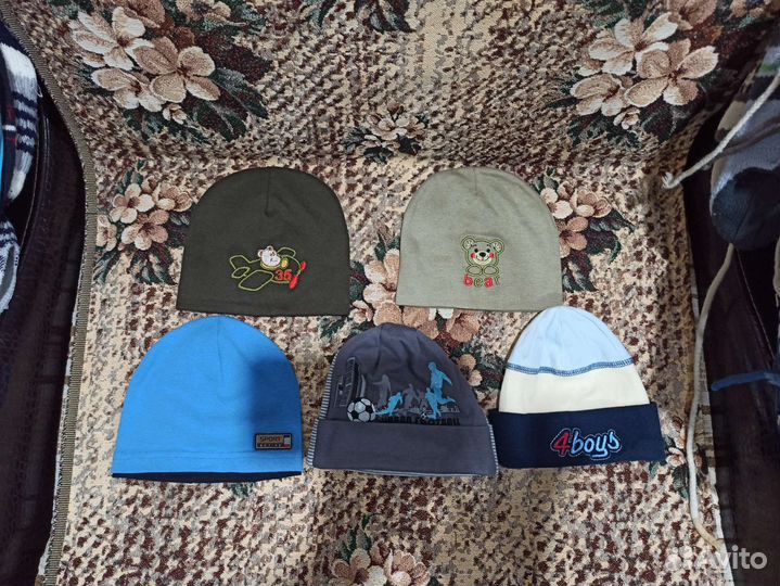 Шапки зима,весна, осень разные на мальчика