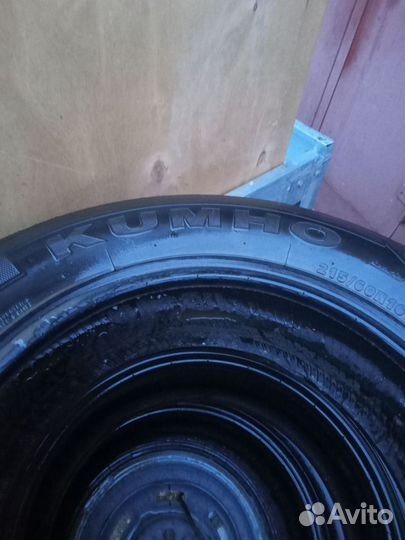 Kumho I'Zen Wis KW19 215/60 R16 95T